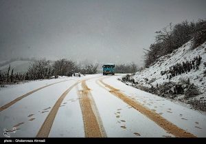 برف و باران در جاده‌های ۹ استان کشور ؛ انسداد ۹ محور و کاهش ترددهای جاده‌ای.