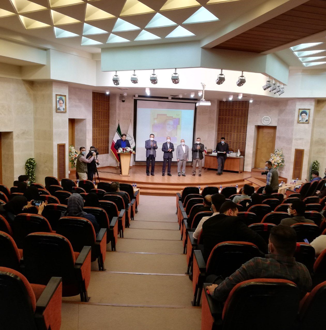 مراسم اعطای جایزه ی زنده یاد ابریشم چیان به ۱۹ دانشجوی دانشگاههای گیلان