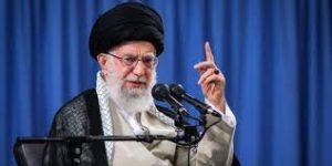 کسی که زندگی اشرافی دارد یا دم از تسلیم می‌زند، نمی‌تواند به انقلاب پایبند باشد…؟!