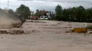 مرادی: بارش شدید باران ، شب گذشته به زیرساختها و تاسیسات شهرستانهای تالش، فومن و شفت خسارت وارد کرد.