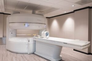 دکتر آشوبی: تنها دستگاه MRI غرب گیلان وارد بیمارستان شهید نورانی تالش شد و بزودی نصب می شود.