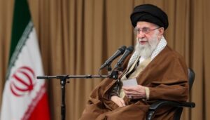 امام خامنه ایی: پشت لبخندهای دیپلماسی، کینه‌های پنهانی نهفته است ؛ حواسمان باشد که با چه کسی مواجه‌ایم…؟!