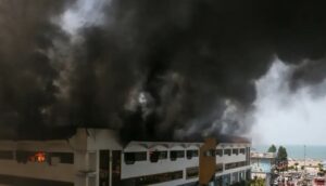 گمانه زنی ها در خصوص احتمال اتصال یا بروز نوسان در برق مشترکان مجتمع ونوس به عنوان دلیل آتش سوزی اخیر در این مجتمع مردود است.