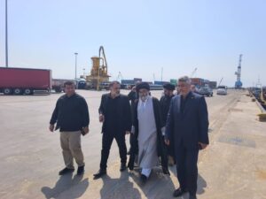 بازدید آیت‌الله اشکوری از مجتمع بندری کاسپین در منطقه آزاد انزلی