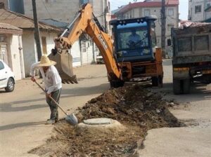 آغاز عملیات لوله گذاری و نصب انشعابات فاضلاب بهداشتی در خیابان پور باقر رشت