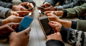 حسینی: بیش از ۸۵ درصد نوجوانان ۱۲ تا ۱۸ ساله حداقل در یک شبکه اجتماعی عضویت دارند…؟!