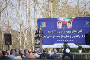 اکبری: ۹۵۵ نقطه حادثه خیز طی یک سال گذشته در محورهای مواصلاتی کشور رفع شده است.