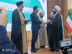 جشنواره ی بین المللی انتخاب کتاب سال مهدوی با محوریت نامه ی 31 نهج البلاغه امروز با معرفی آثار برتر در رشت به کار خود پایان داد.