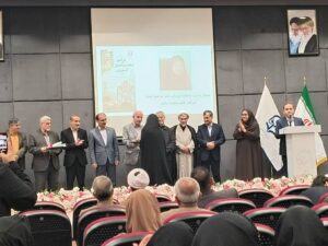 دکتر دوستار ، رییس دانشگاه فرهنگیان گیلان: نقش بی بدیل معلمان برای ساختن جامعه ای در تراز تمدن نوین اسلامی انکار ناپذیر است ؛ کلید توسعه ی کشور در دستان معلمانی باتدبیر و زمان شناس قرار دارد.