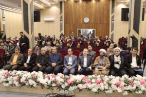 دکتر دوستار ، رییس دانشگاه فرهنگیان گیلان: نقش بی بدیل معلمان برای ساختن جامعه ای در تراز تمدن نوین اسلامی انکار ناپذیر است ؛ کلید توسعه ی کشور در دستان معلمانی باتدبیر و زمان شناس قرار دارد.