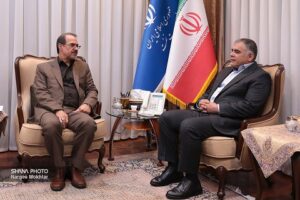 حسن پاک‌نژاد در دیدار با ذبیح‌الله خدائیان اقدامات وزارت نفت در ایام جنگ تحمیلی سوم را تشریح کرد.