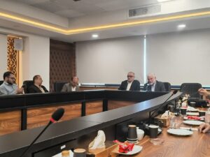 نظری : اولویت فعلی اتاق بازرگانی گیلان عبور از مدیریت فردی و تکیه بر تقویت کارگروهی است ؛ رسانه ها با نقد سازنده و تقویت مطالبه گری می توانند جایگاه گیلان را در عرصه ی تولید داخلی و تجارت خارجی تقویت کنند.